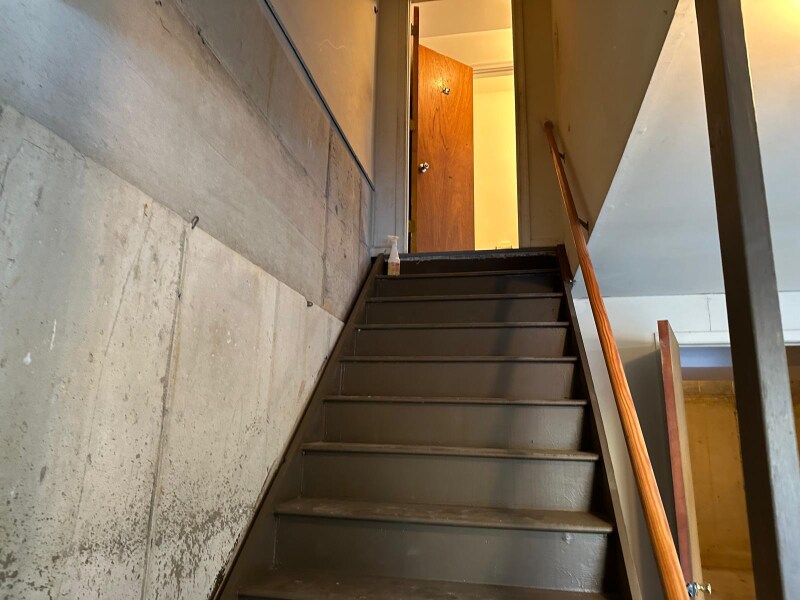 Building Photo - 235 Vista Dr