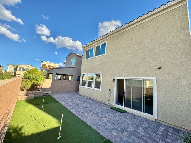 Building Photo - Newer Home with Gated Community Single Fam...