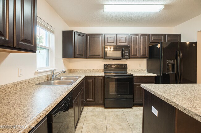 Building Photo - 11657 Hickory Oak Dr