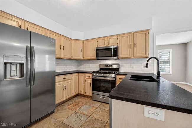 Building Photo - 6724 Larch Ct