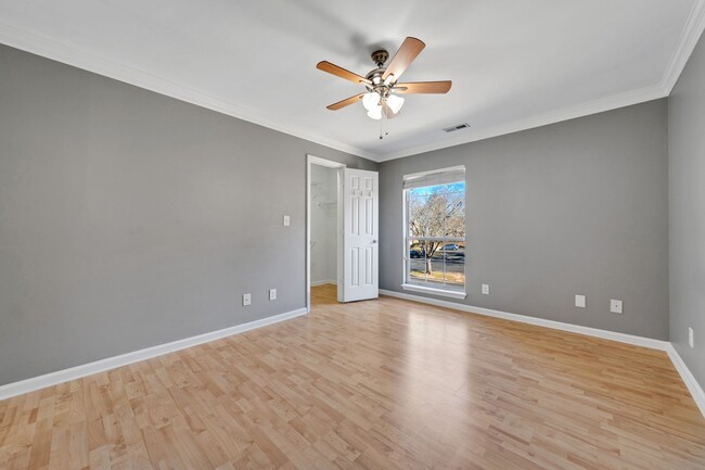 Building Photo - AVAILABLE NOW! Clean and comfortable 2 bed...