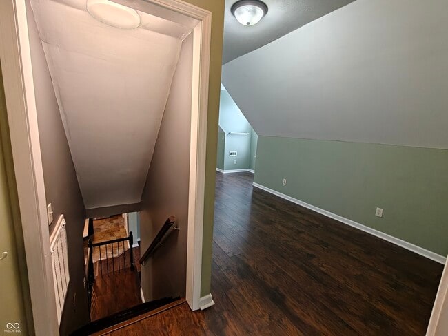 Building Photo - 802 Fern Dr
