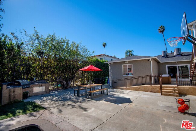 Building Photo - 424 Highland Ave