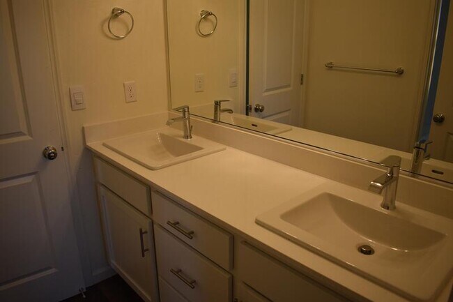 Building Photo - 1318 Eagle Ridge Court