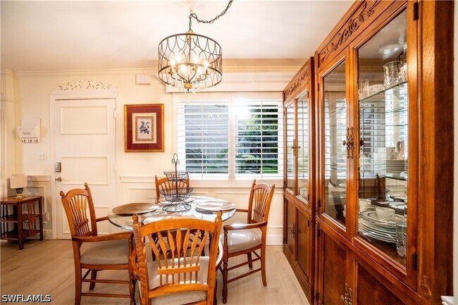 Building Photo - 388 4th Ave S