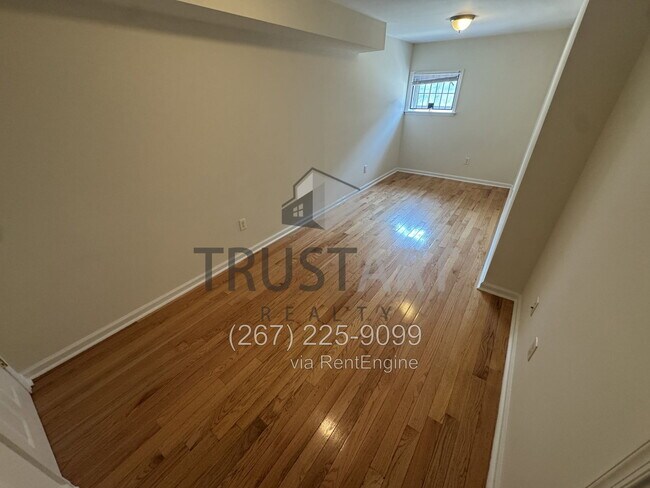 Building Photo - 1609 W Diamond St