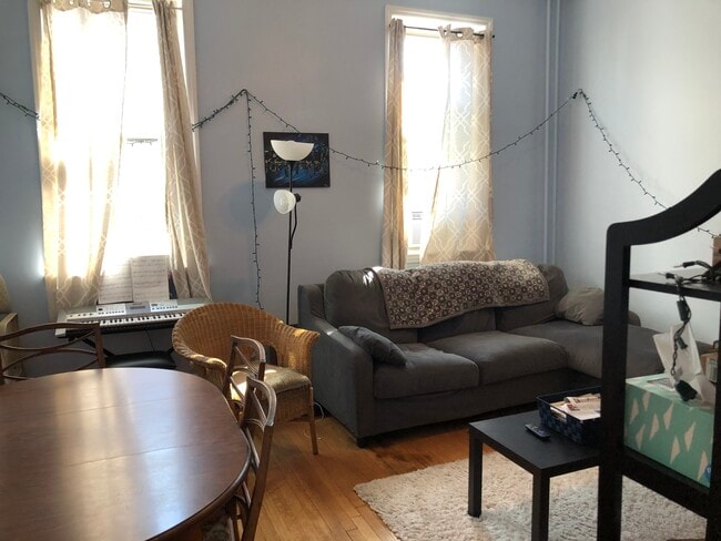 Building Photo - 700 Washington St