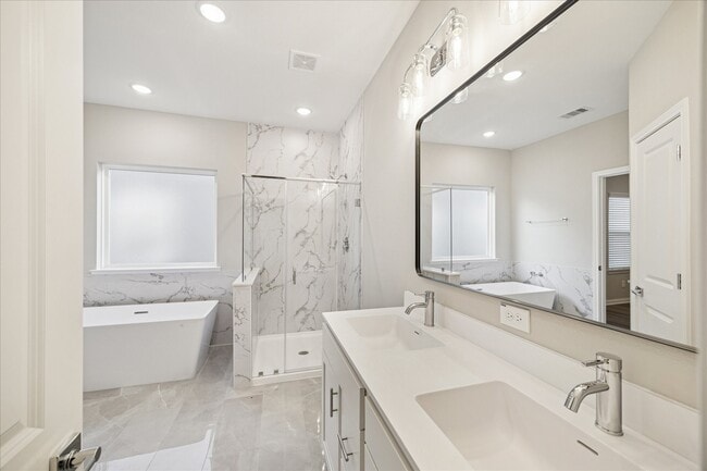 Building Photo - 206 Clark Rd