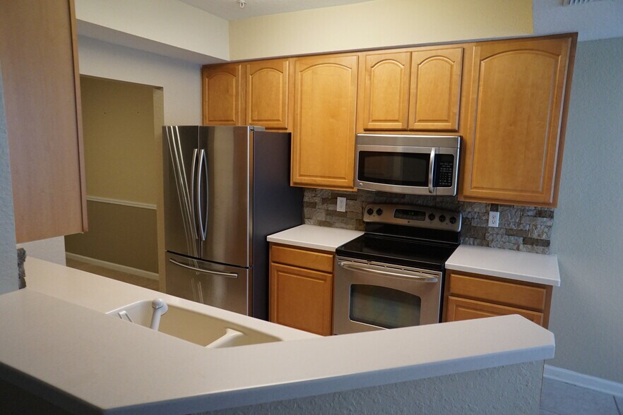 Building Photo - 2576 San Tecla St