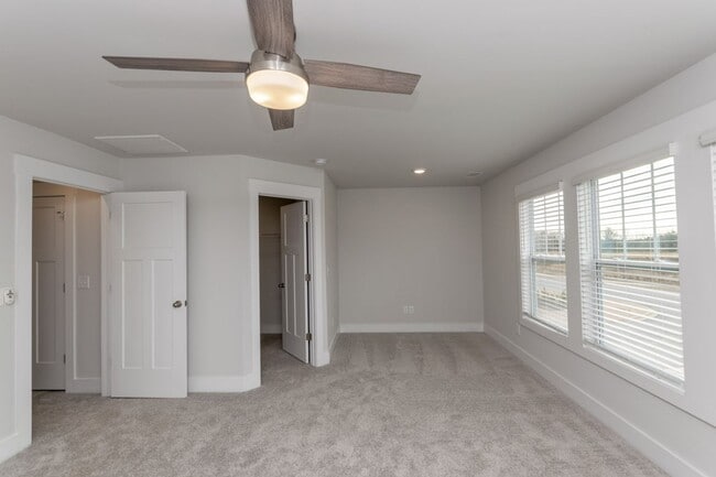 Building Photo - Monte Vista Townhomes