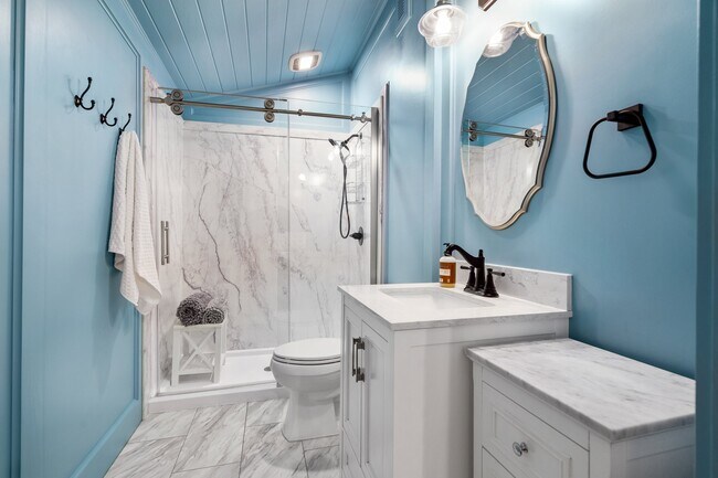 Building Photo - 676 S Waco St