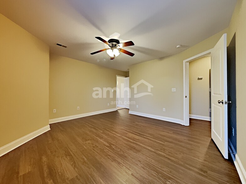 Building Photo - 10916 Parkgate Ln