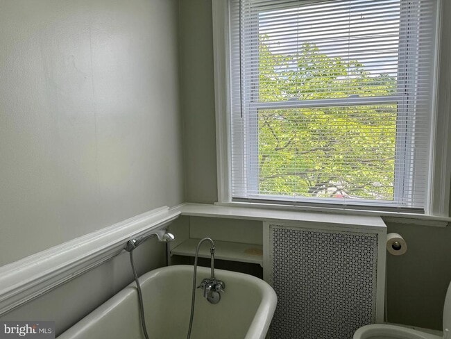 Building Photo - 7848 Montgomery Ave