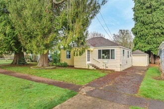 Building Photo - 2 bed 1 bath home in the heart of downtown Forest Grove