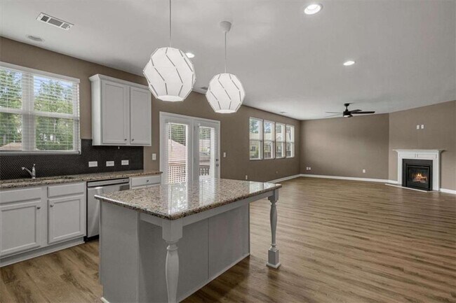 Building Photo - 2044 Britt Dr