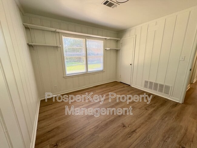 Building Photo - 703 Briarcliff Rd