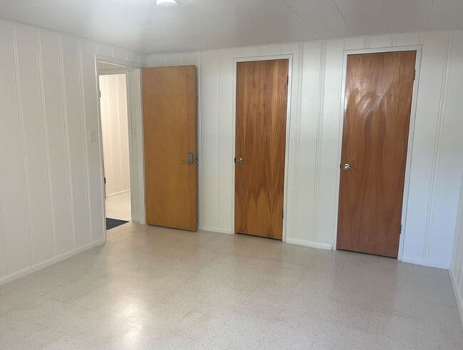 Building Photo - 1020 W Story St