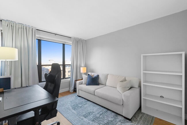 Building Photo - 2930 N Sheridan Rd