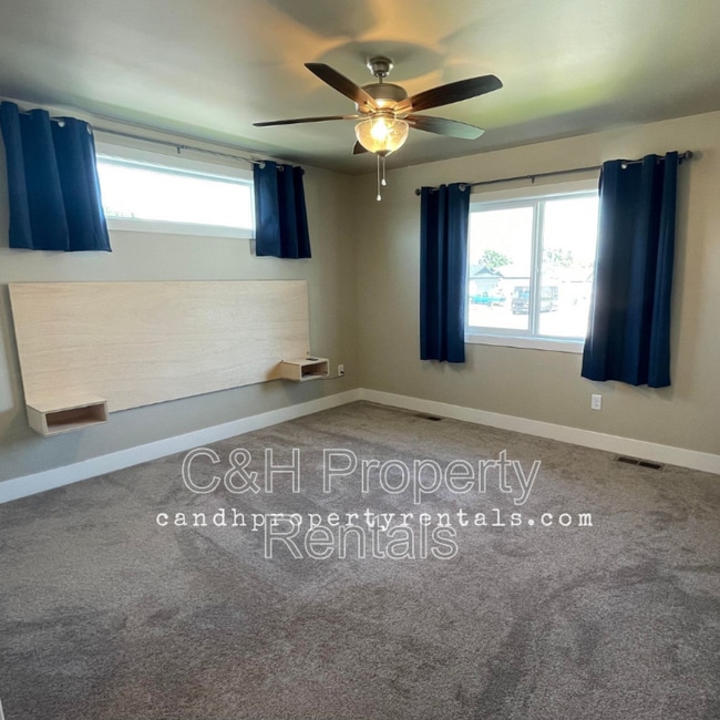 Building Photo - 1417 Columbine Dr