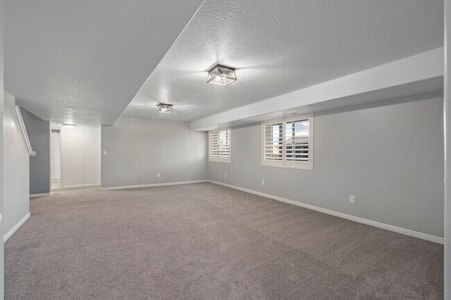 Building Photo - 456 W 2600 N