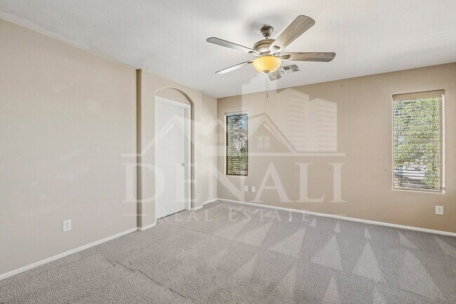 Building Photo - 1090 E Taylor Trail