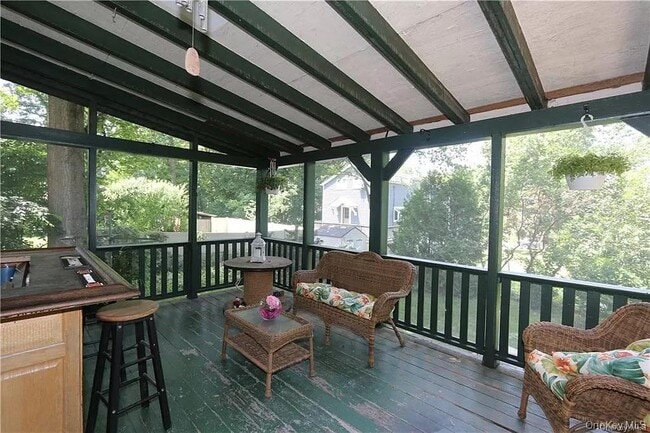 Building Photo - 12 Mamanasco Rd