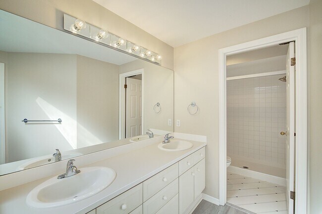 Building Photo - 4Bd/2.5Ba Sammamish Home