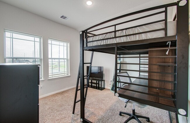 Building Photo - 218 White Wing Ln