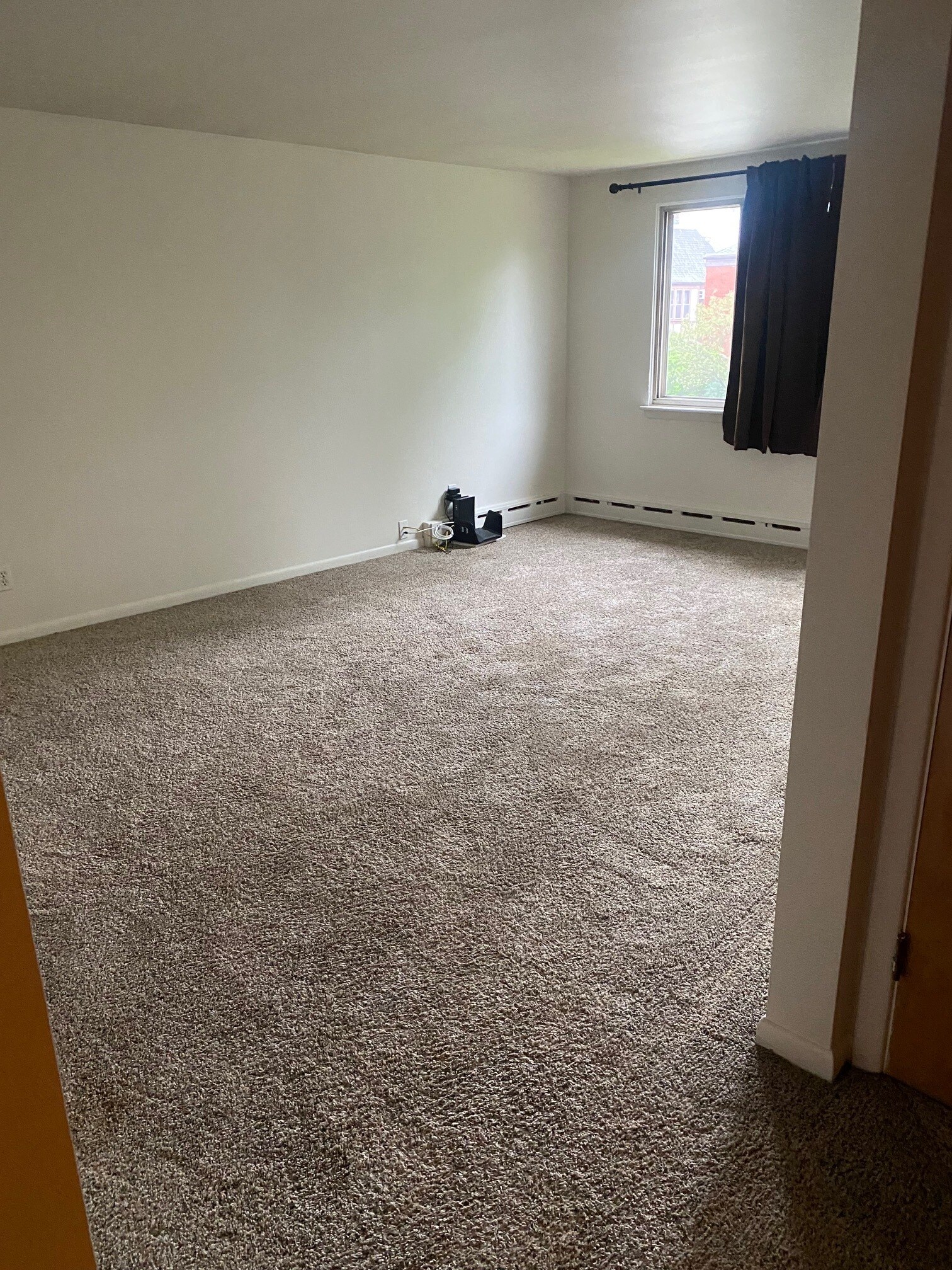 Building Photo - 636 Kenmore Ave