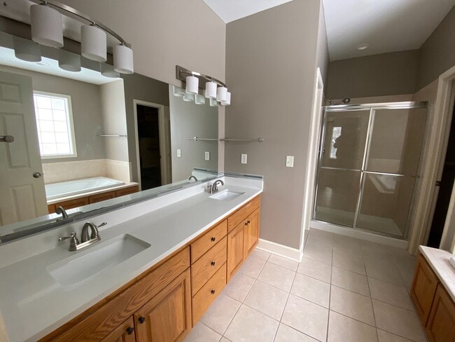 Building Photo - Wonderful Fox Chase home with fantastic spacious floor plan.