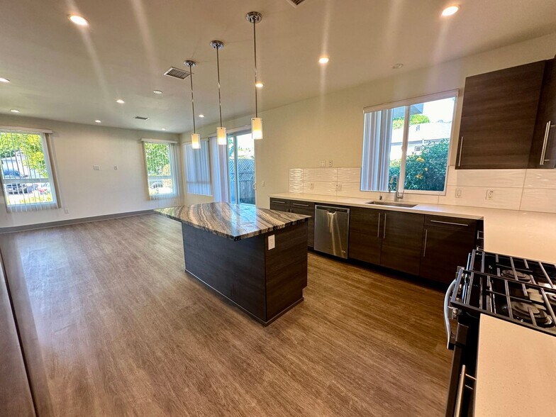 Building Photo - 6548-6550 W 86th Pl