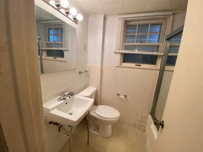 Building Photo - 5 Bedroom by NDSU!!