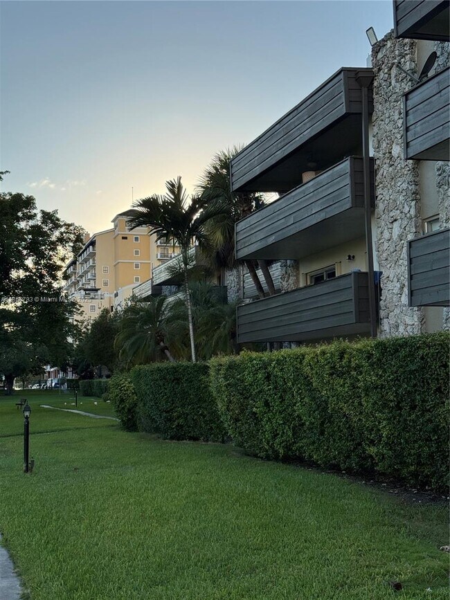 Building Photo - 8335 SW 72nd Ave