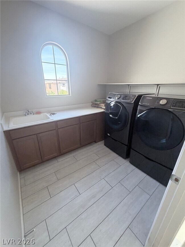 Building Photo - 10025 Desert Bighorn Ct