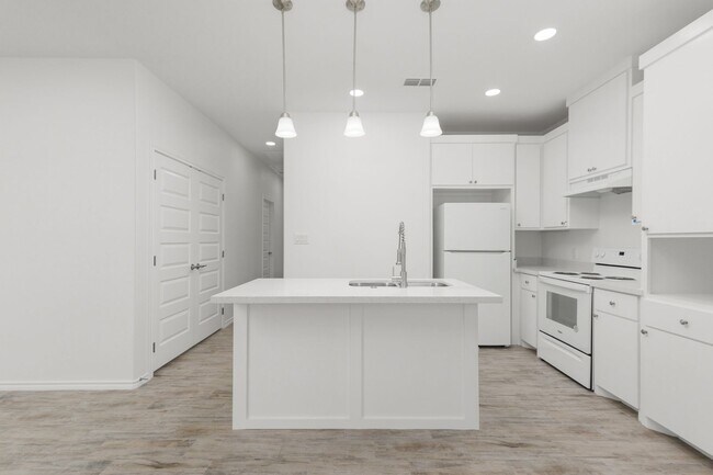Building Photo - 2325 N Vly Cir