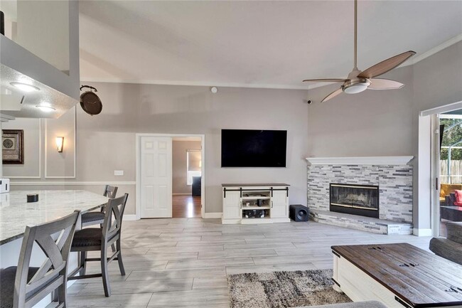 Building Photo - 18507 Country Crest Pl