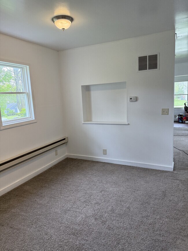 Building Photo - 5009 Hoagland Ave