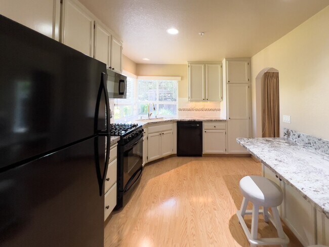 Building Photo - Beautiful Single Level Three Bedroom North...