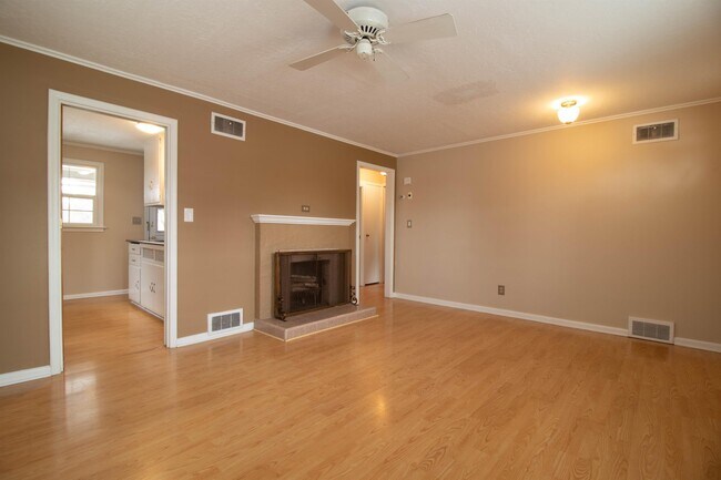 Building Photo - 575 I St