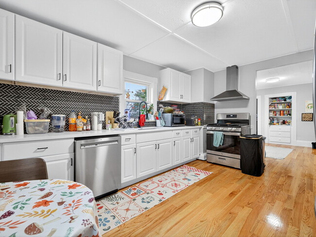 Building Photo - 114 Woodstock St