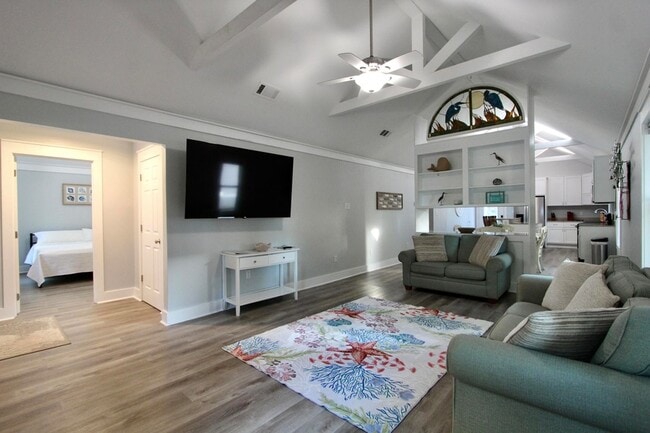 Building Photo - 8 Sally Ln