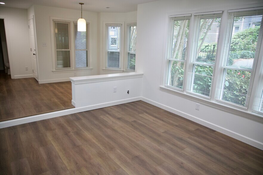 Building Photo - 601 Queens Rd