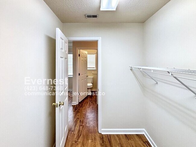 Building Photo - 3-Bedroom, 2-Bath Home with Modern Applian...
