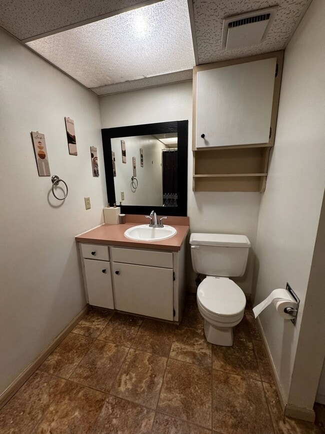 Building Photo - 609 Wheatland Dr