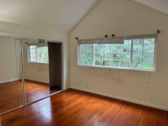 Building Photo - 16220 Greenwood Rd