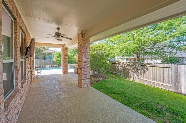 Building Photo - 25223 Hideaway Run Dr