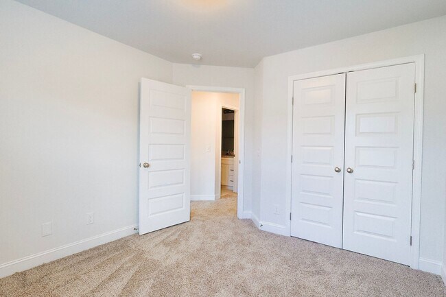 Building Photo - 515 Gov Treutlen Cir