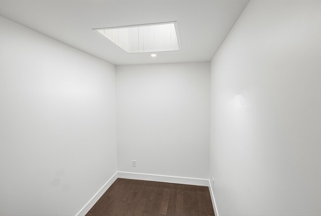 Building Photo - BEAUTIFULLY RENOVATED on the best block in Remington