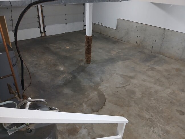 Building Photo - MOVE IN READY!!! 3 Bedroom, 2 Bath, 2 car Garage House For Rent