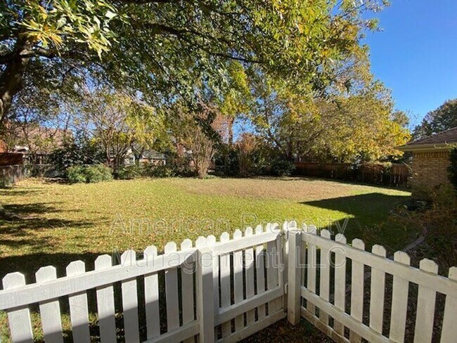 Building Photo - 4651 S Norwood Ave